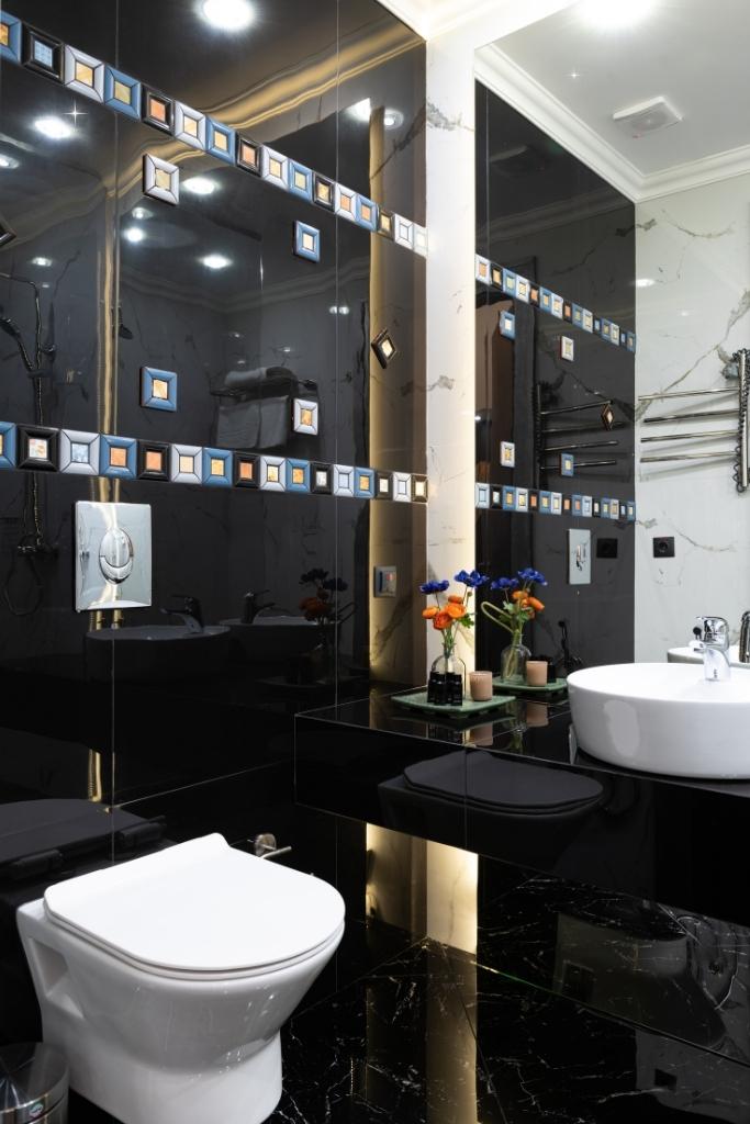 Black Bathroom Decor