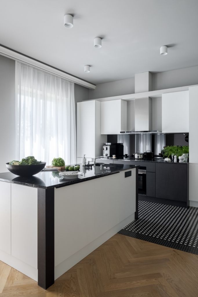 Black and White Kitchen Decor
