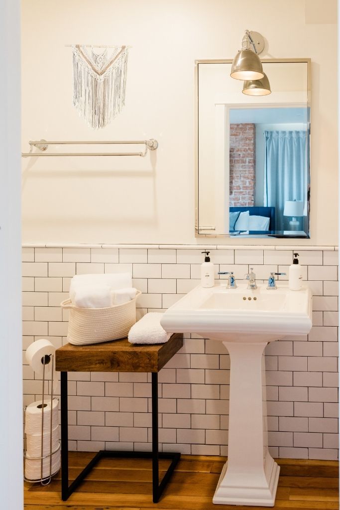bathroom wall decor ideas