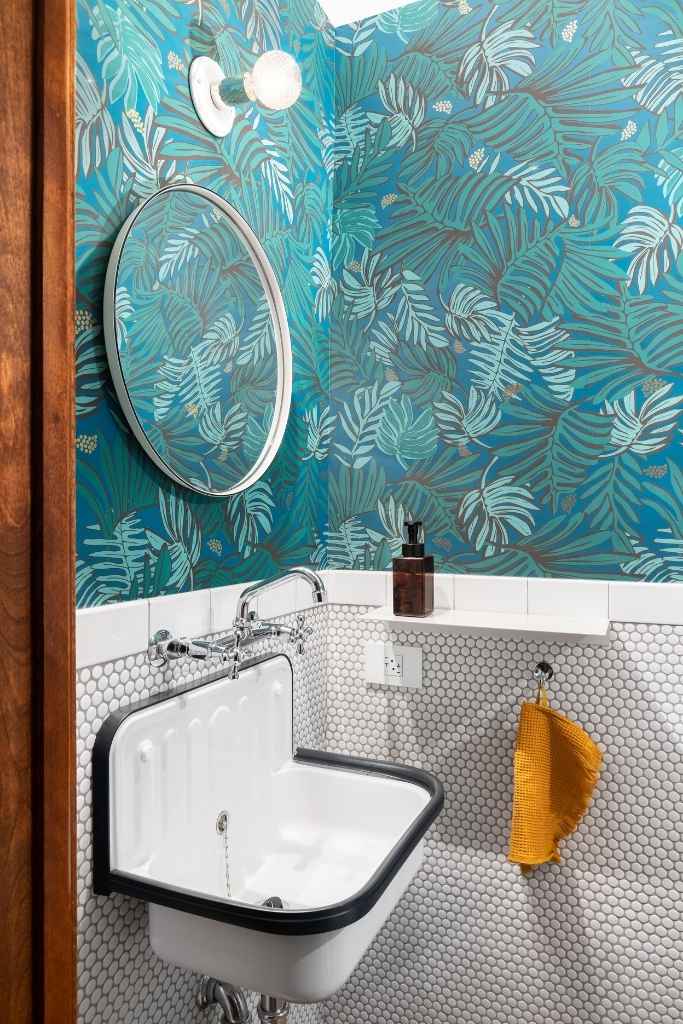 bathroom wall decor ideas