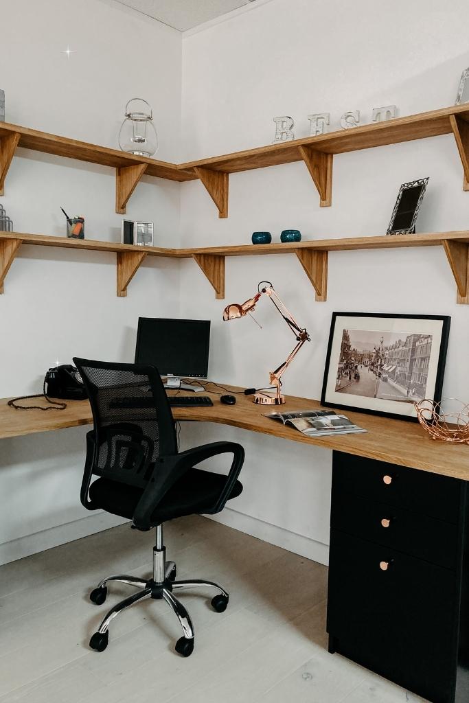The Right Home Office Desk for Your Workflow