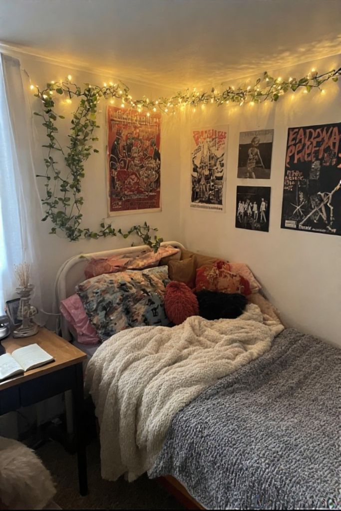teenage girl bedroom